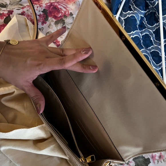 Like new bought it from the real real not a few months ago beautiful - Picture 3 of 9